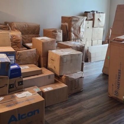 Professional organizer Barbara Reich and her daughter began the move-in process by sorting through the boxes from home and from Rebecca’s dorm.